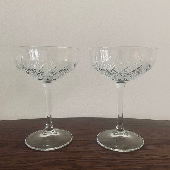 ❤️ Anthropologie Set of 2 Champagne Cocktail Glasses Glass Etched - Picture 2 of 7